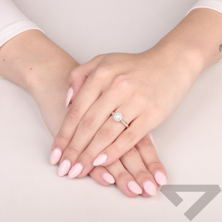 Pierścionek złoty z diamentami motyw Metropolis