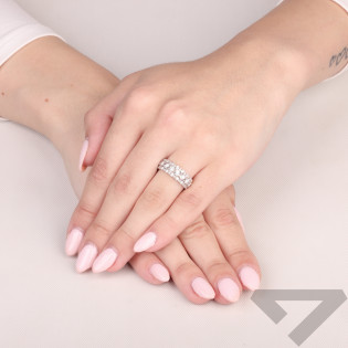 Pierścionek złoty z diamentami motyw Line