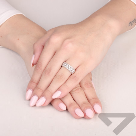 Pierścionek złoty z diamentami motyw Line