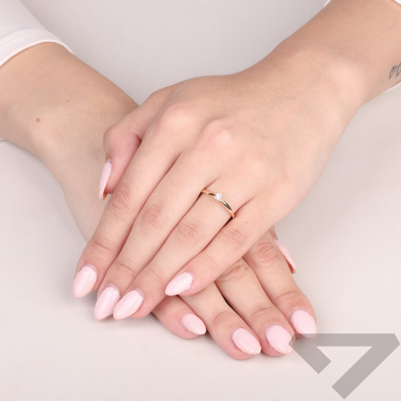 Pierścionek złoty z brylantem Soliter 0,13 ct