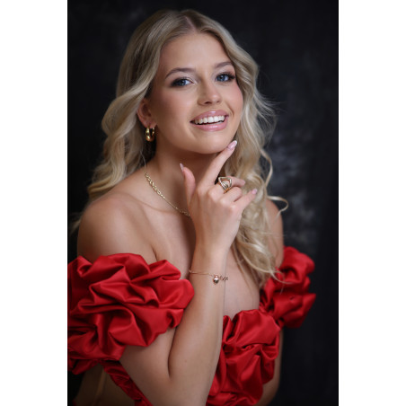 Naszyjnik złoty serce wiszące charms zaprezentowane na finalistce Miss Polski 2025 Nikoli Wrona