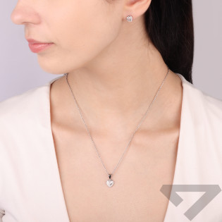 Komplet srebrnej biżuterii kolczyki i zawieszka z motywem serca