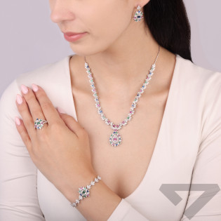 Naszyjnik srebrny kropla zdobiona kolorowymi cyrkoniami o szlifie bagieta