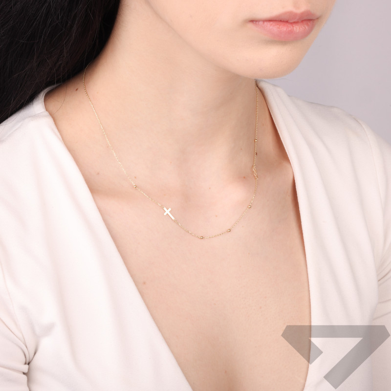 Naszyjnik złoty z krzyżykiem nieskończonością i gładkimi kulkami