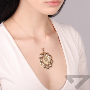 Medalik złoty Matka Boska z Dzieciątkiem w ażurowym owalu