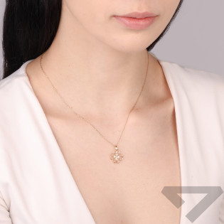 Wisiorek złoty koniczyna z serc z cyrkoniami