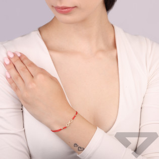 Bransoleta z czerwonego sznurka jubilerskiego ze złotą nieskończonością