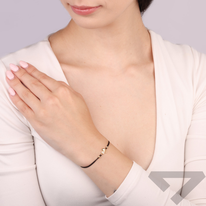 Bransoletka ze sznurka czarnego ze złotą koniczyną