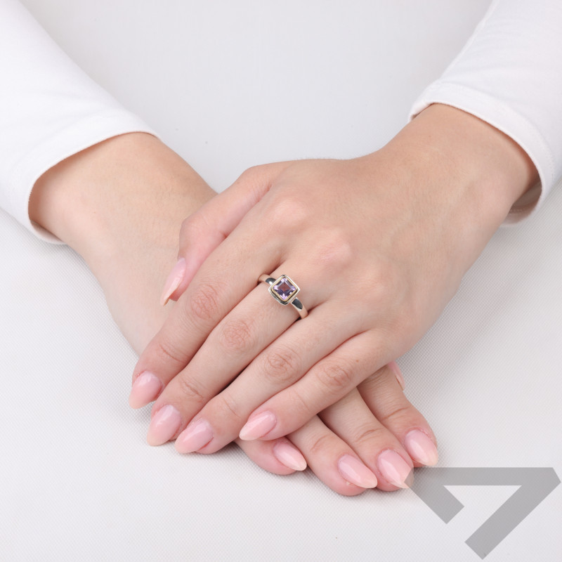 Pierścionek metaloplastyka z brassem wysadzany naturalnym Ametystem