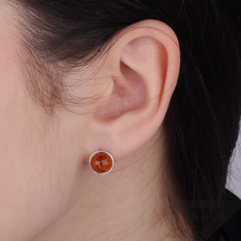 Kolczyki srebrne bursztyn koniakowy w okrągłej oprawie