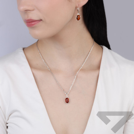 Komplet biżuterii kolczyki i wisiorek z owalnym bursztynem koniakowym