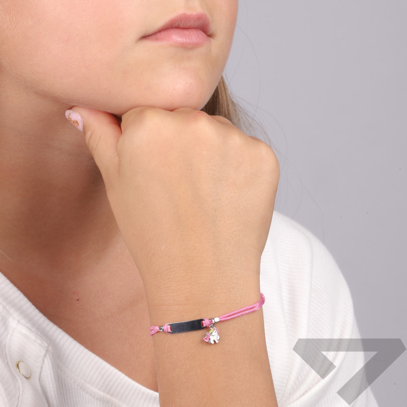 Bransoletka sznurkowa dla dziewczynki srebrna blaszka z wiszącym kucykiem