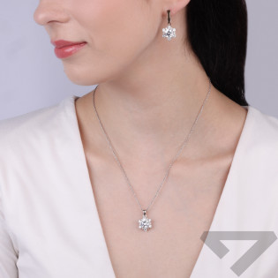 Wisiorek srebrny kwiat duży z cyrkonii