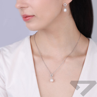 Zawieszka srebrna z naturalną perłą i cyrkoniami