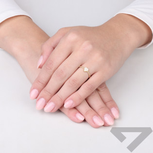 Pierścionek złoty serce z cyrkoniami i kulki na szynie