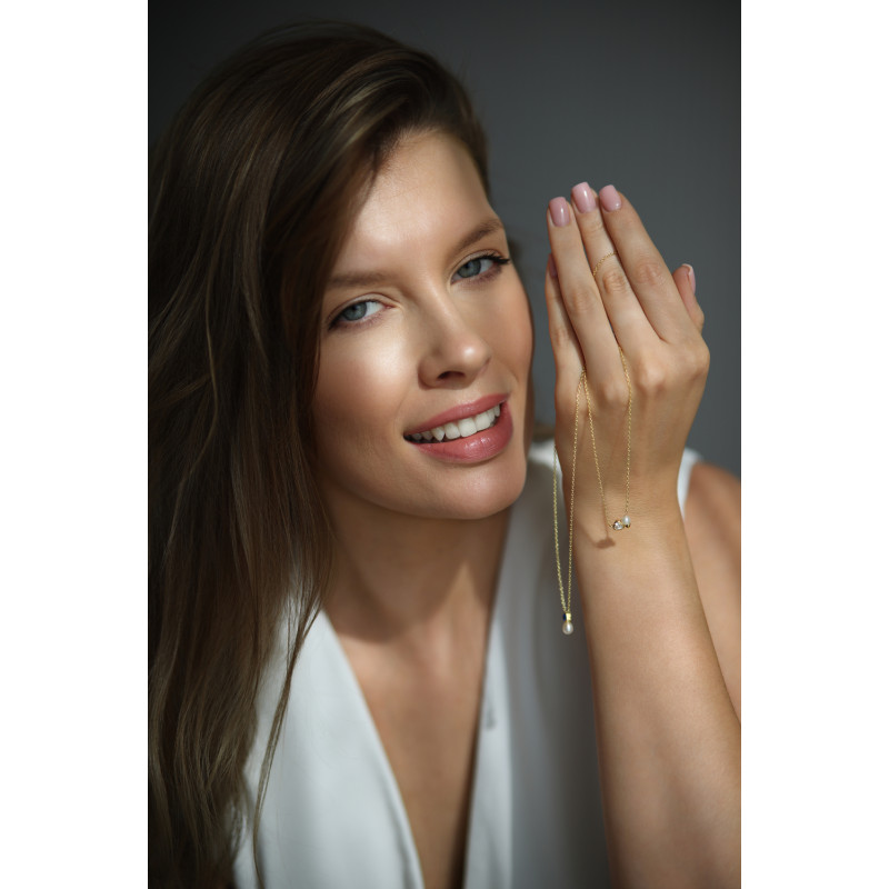 Naszyjnik srebrny koloru złotego z wisiorkiem z perłą i cyrkonią serce