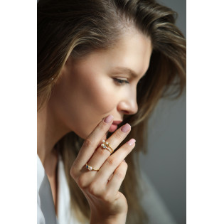 Pierścionek srebrny koloru złotego z naturalną perłą i lapis lazuli