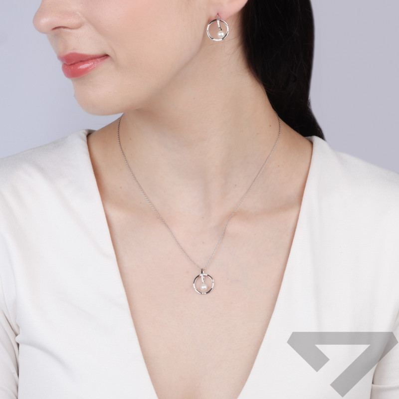 Zawieszka srebrna z perłą w kole