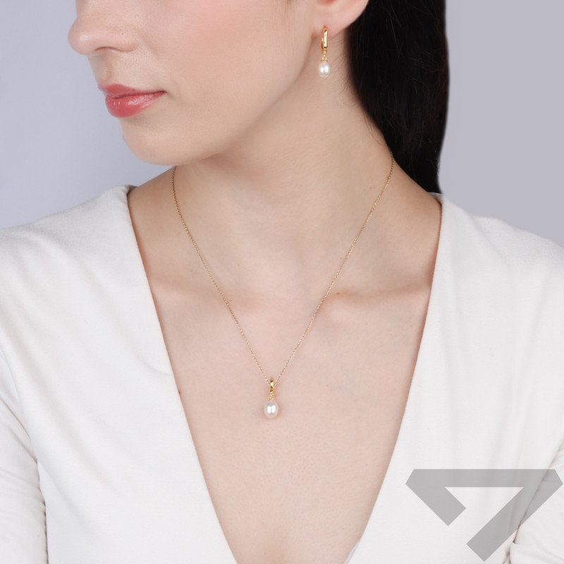 Kolczyki srebrne koloru złotego z naturalnymi owalnymi perłami