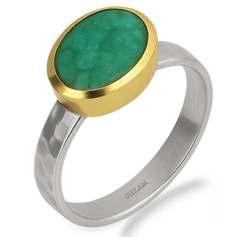 Pierścionek metaloplastyka z brassem i naturalnym szmaragdem
