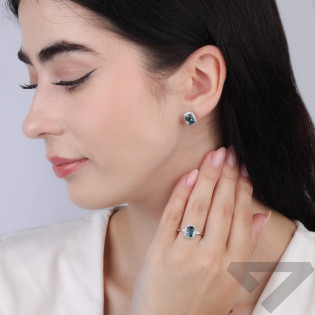 Pierścionek srebrny z topazem blue London i cyrkoniami