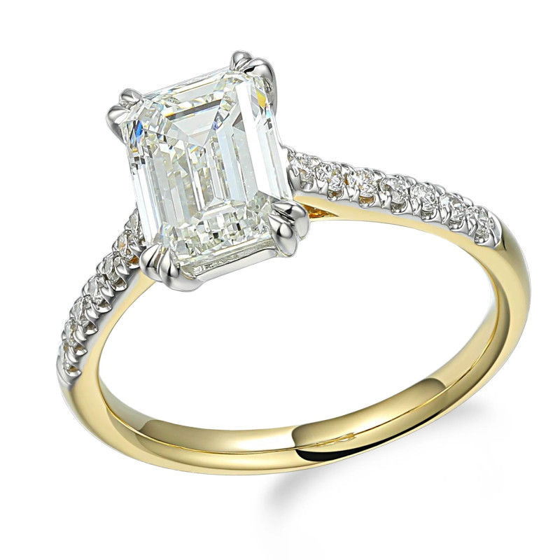 Pierścionek złoty a diamentami laboratoeyjnymi 2,21 ct kamień centralny szlif szmaragdowy