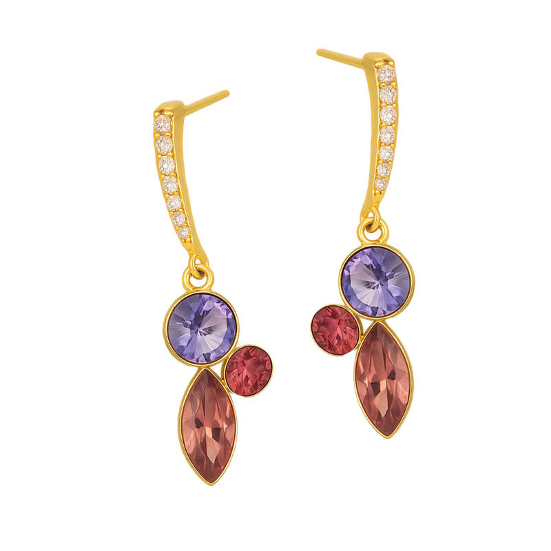 Kolczyki pozłacane z rzędem cyrkonii i różowymi kryształami