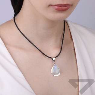 Zawieszka srebrna łezka z kamieniem księżycowym z Madagaskaru