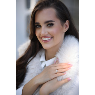 Pierścionek zaręczynowy Line Miłości z diamentami laboratoryjnymi 0,52 ct