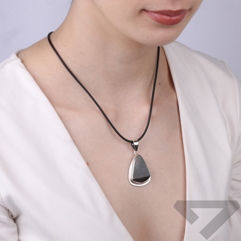 Wisiorek srebrny labradoryt Madagaskar