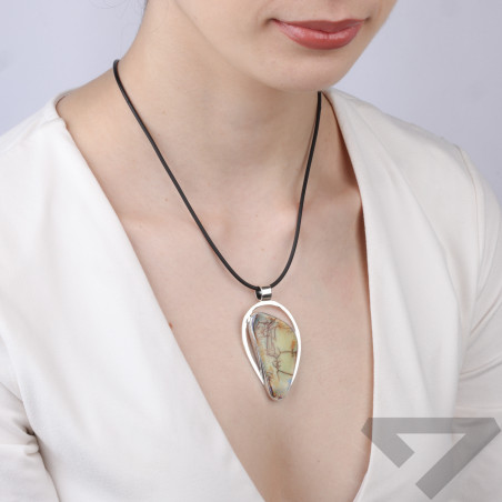 Zawieszka srebrna z opalem laboratoryjnym