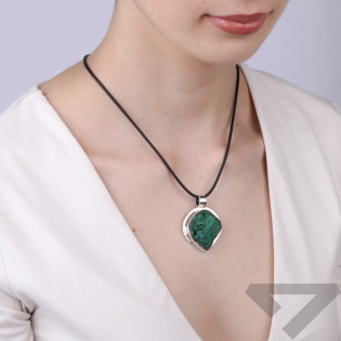 Wisiorek srebrny z malachitem z Kongo