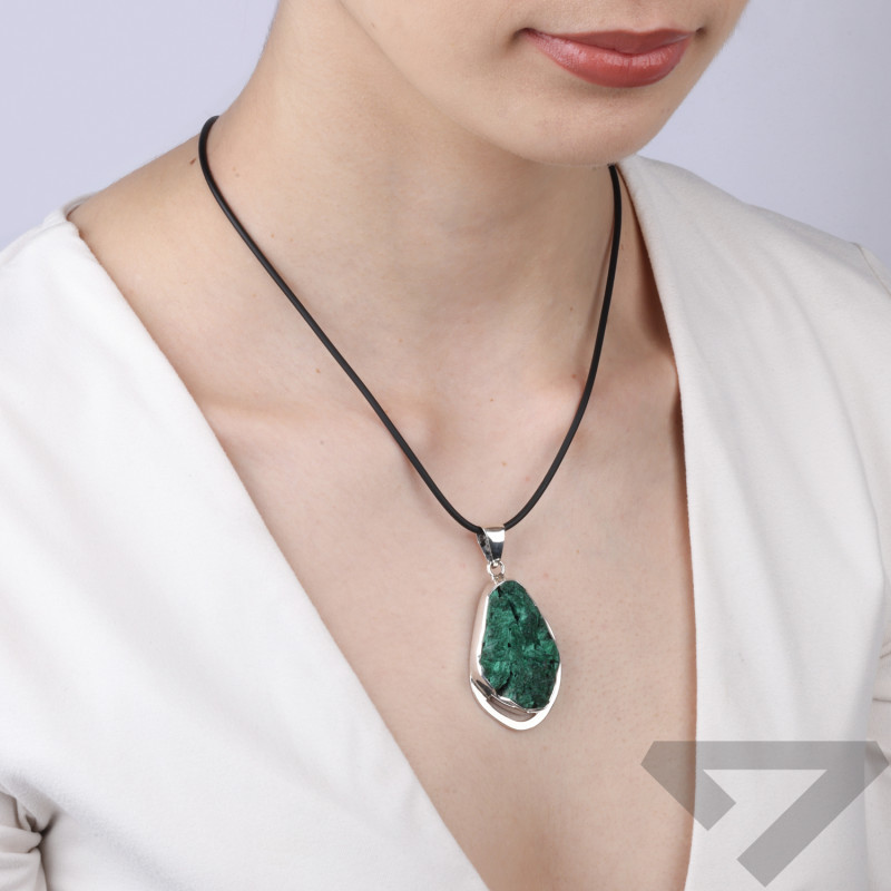 Wisiorek srebrny z malachitem z Kongo