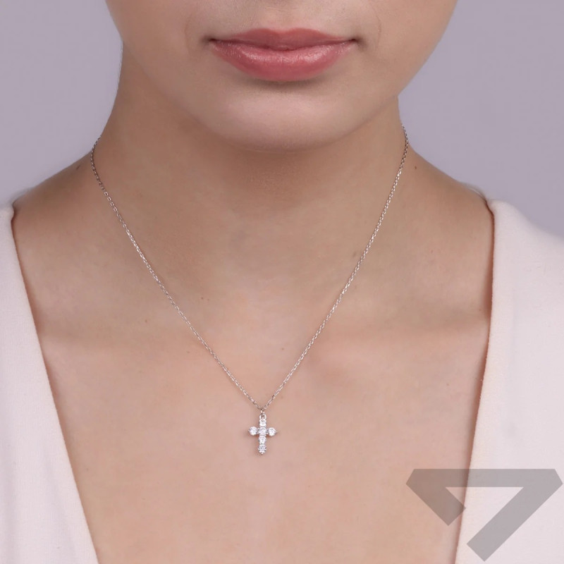 Naszyjnik srebrny krzyżyk z cyrkoniami