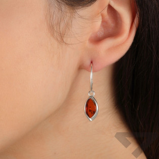 Kolczyki wiszące srebrne z bursztynem koniakowym