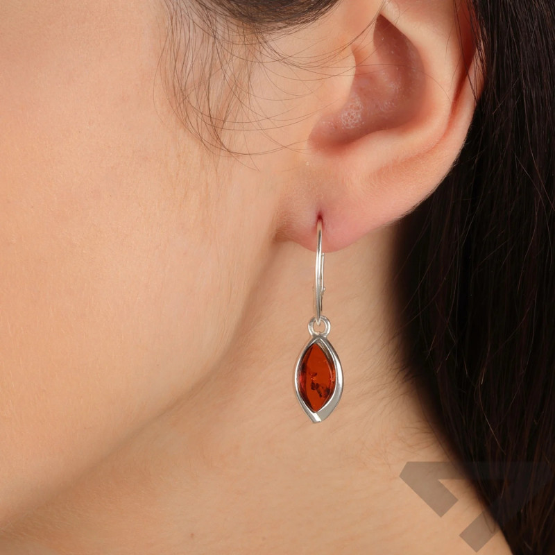 Kolczyki wiszące srebrne z bursztynem koniakowym