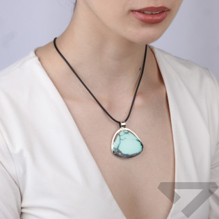 Wisiorek srebrny z waryscytem