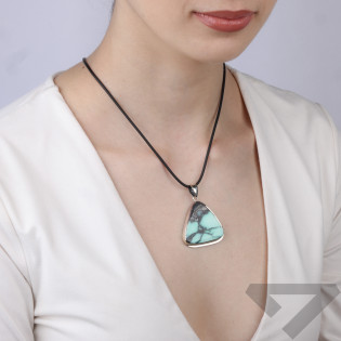 Wisiorek srebrny z naturalnym waryscytem