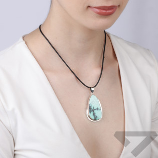 Wisior ze srebra z waryscytem