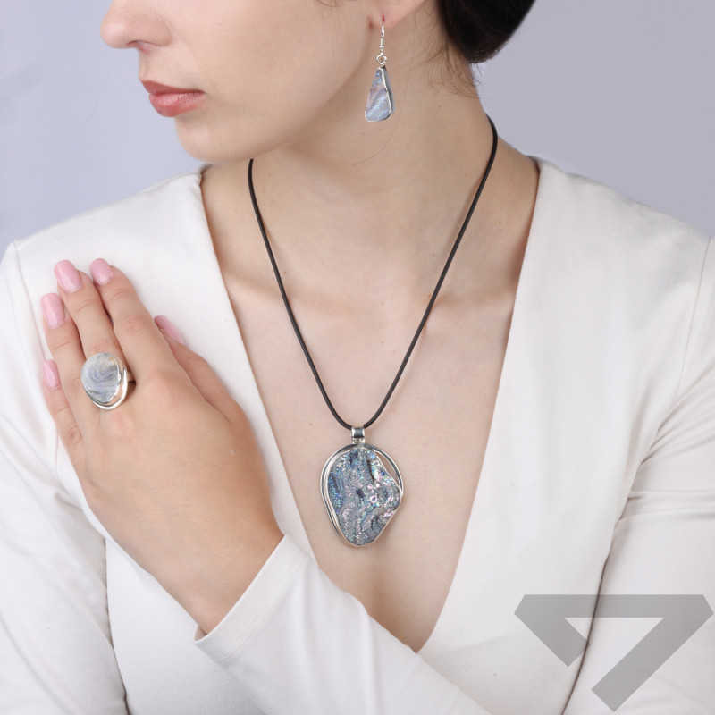 Kolczyki srebrne wiszące z różą chalcedonu