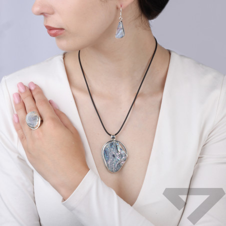 Kolczyki srebrne wiszące z różą chalcedonu