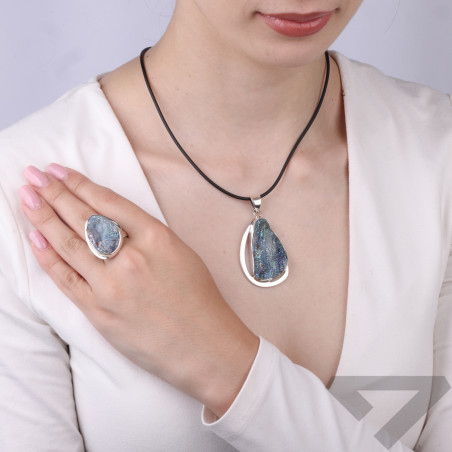 Pierścionek srebrny z różą chalcedonu