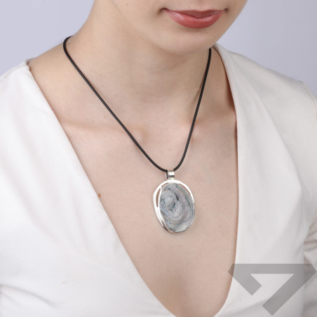 Wisior ze srebra z różą chalcedonu