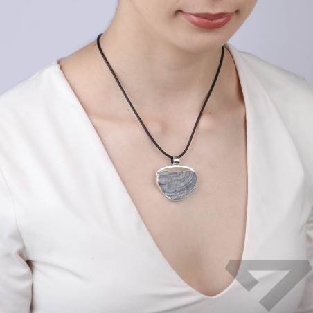 Wisior srebrny z różą chalcedonu