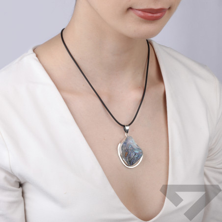 Wisior srebrny z różą chalcedonu