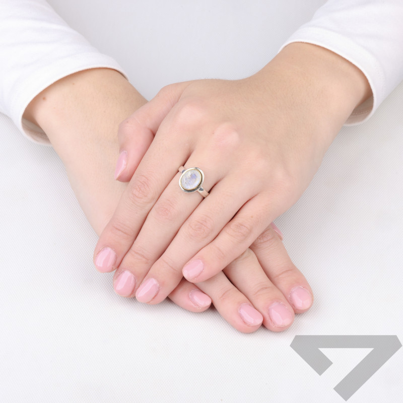 Pierścionek metaloplastyka z brassem i kamieniem księżycowym