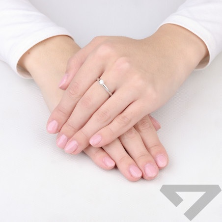 Pierścionek z cyrkonią 4 mm, srebro próby 925