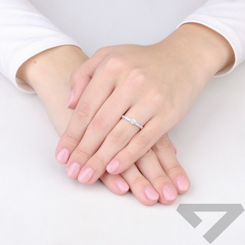 Pierścionek z cyrkonią w czerech łapkach, srebro próby 925