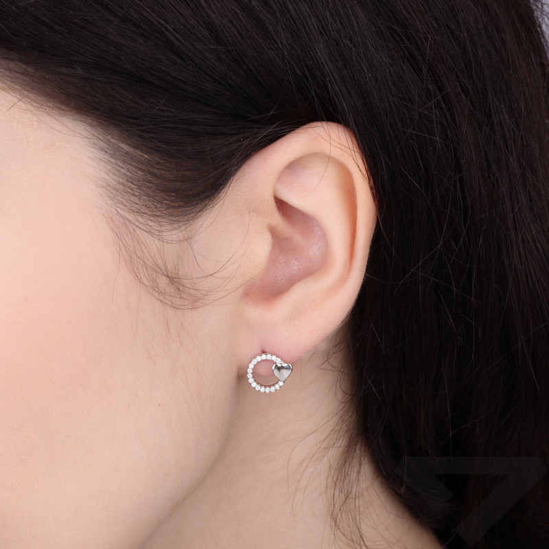 Kolczyki srebrne serce gładkie na kole z cyrkonii, próba 925