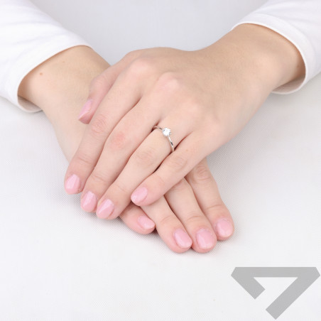 Pierścionek z cyrkonią 5 mm, srebro próby 925